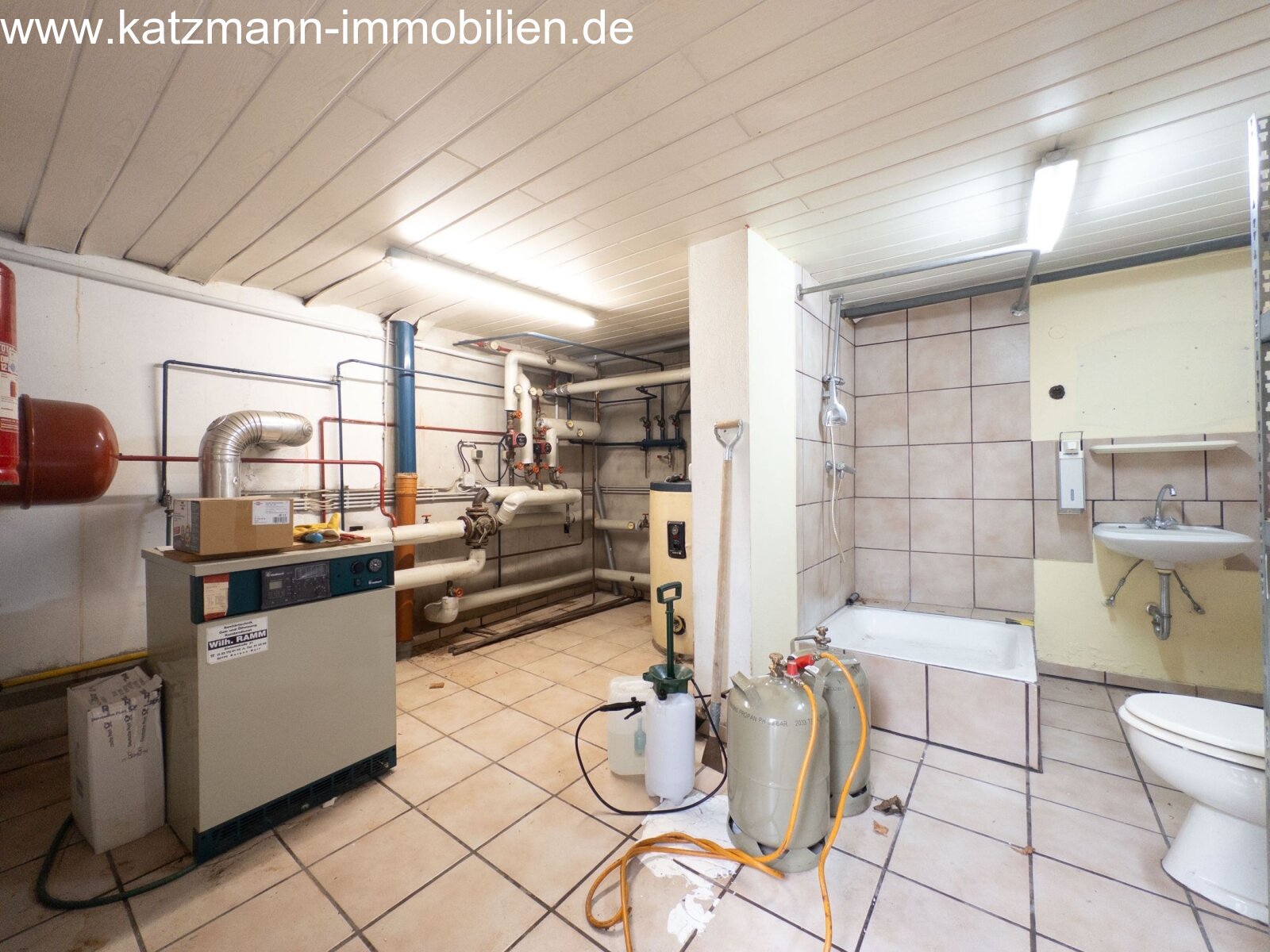 Heizungsraum mit Bad - EG / Anbau