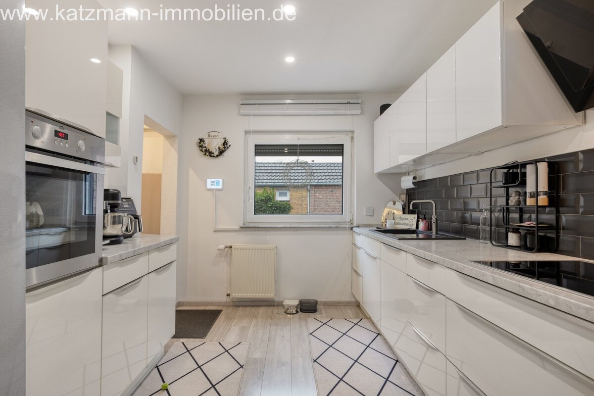 Einbauküche mit Geräten