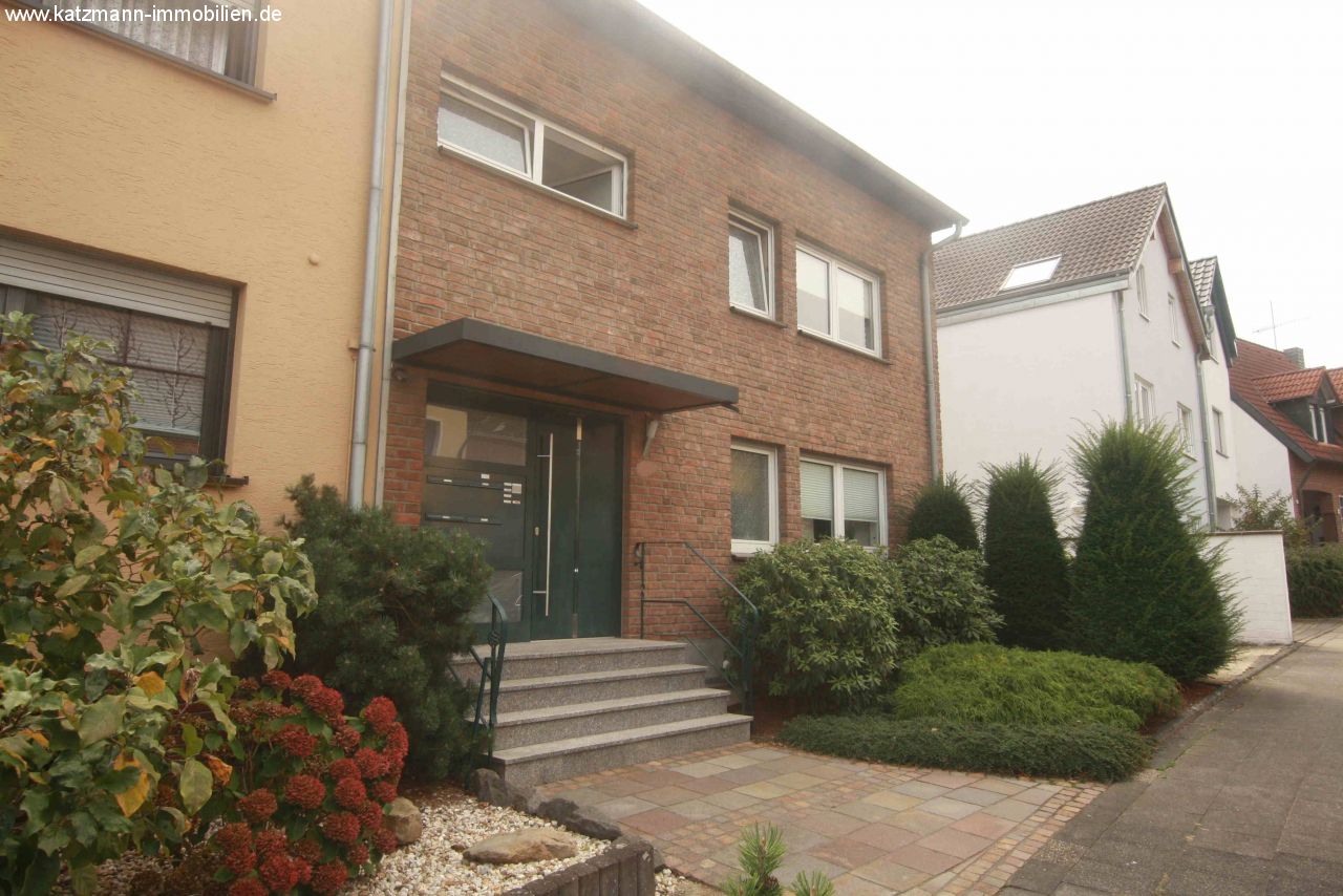 Charmante Dachgeschosswohnung einschl. Garage und großer Dachterrasse mit toller Aussicht zu verkaufen 