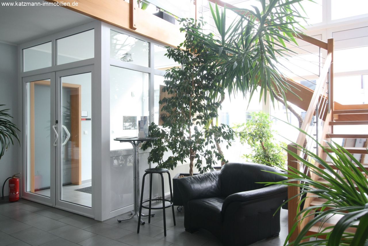 Repräsentative, große u. helle Büroräume in modernem Bürogebäude (Siemensstr.) zu vermieten 