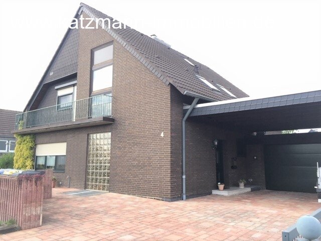 Großes Mehrgenerationenhaus mit Einliegerwohnung, Garage Carport u. riesigem Grundstück in hervorragender Lage provisionsfrei zu verkaufen 