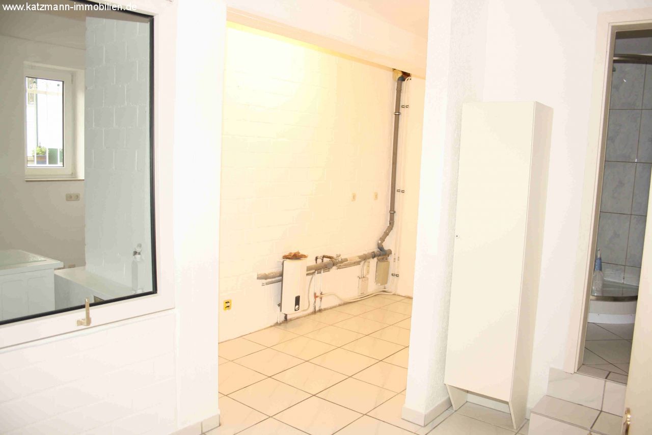 Top renovated and high-quality commercial unit with large display windows available for rent in a good and visible location!