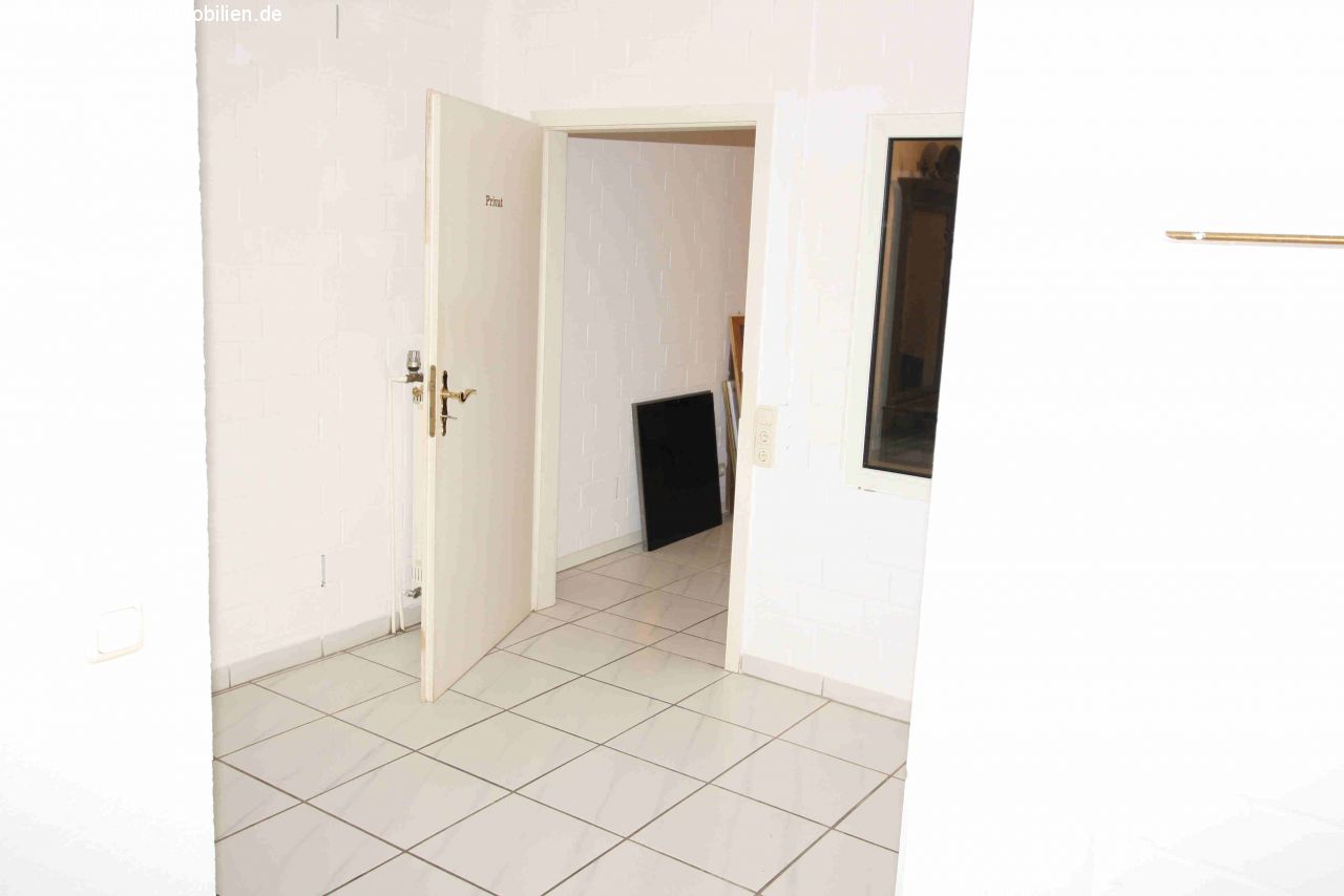 Top renovated and high-quality commercial unit with large display windows available for rent in a good and visible location!