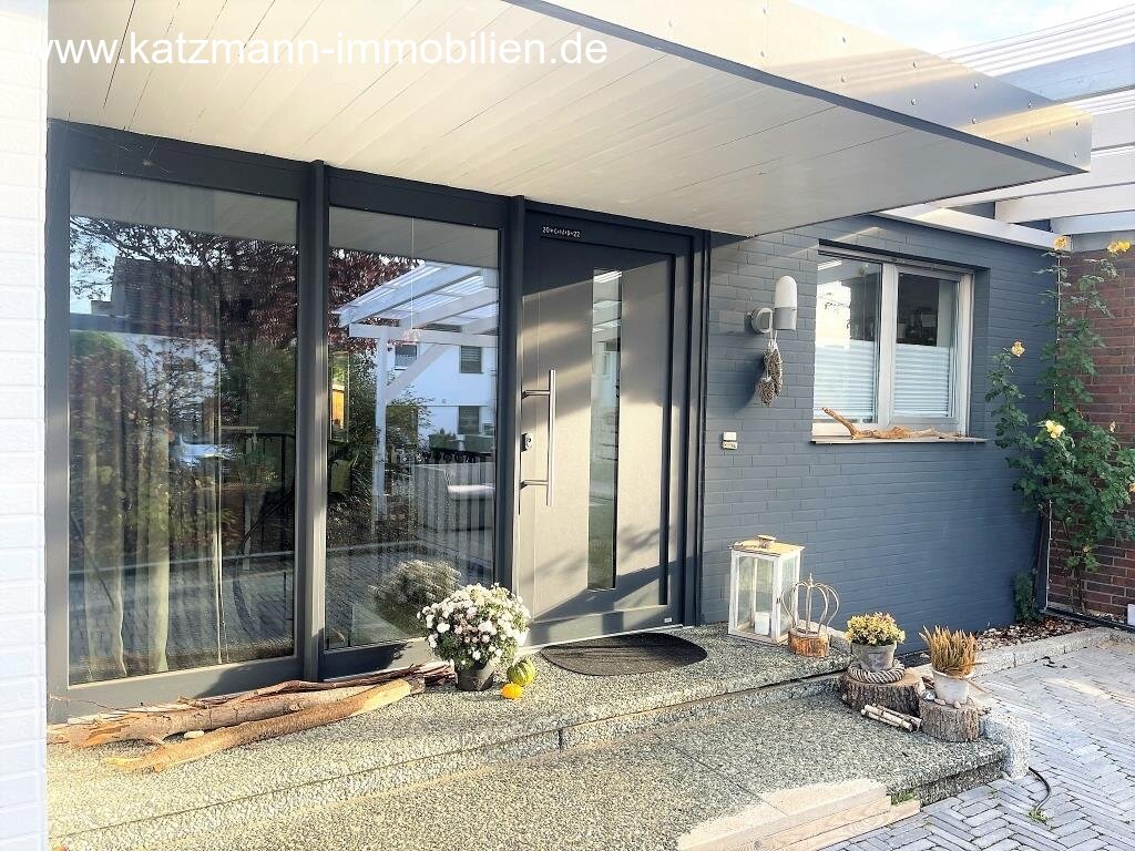 Stilechter, großer Bungalow mit Garage, schönem Garten und viel Potential in toller Lage zu verkaufen! 