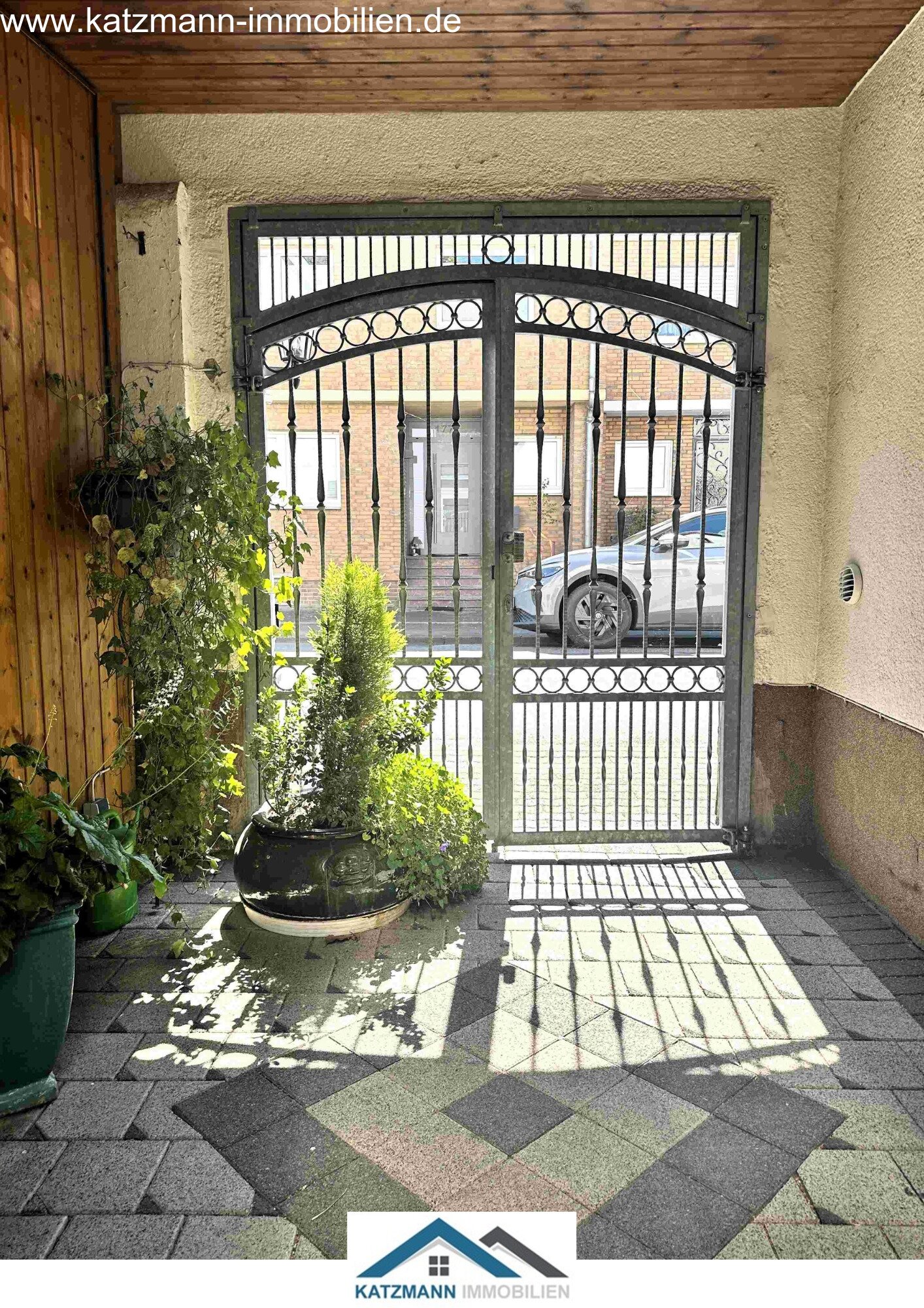 Freistehendes Haus mit Ausbaupotential und 978 m² großem Grundstück in schöner Lage zu verkaufen 