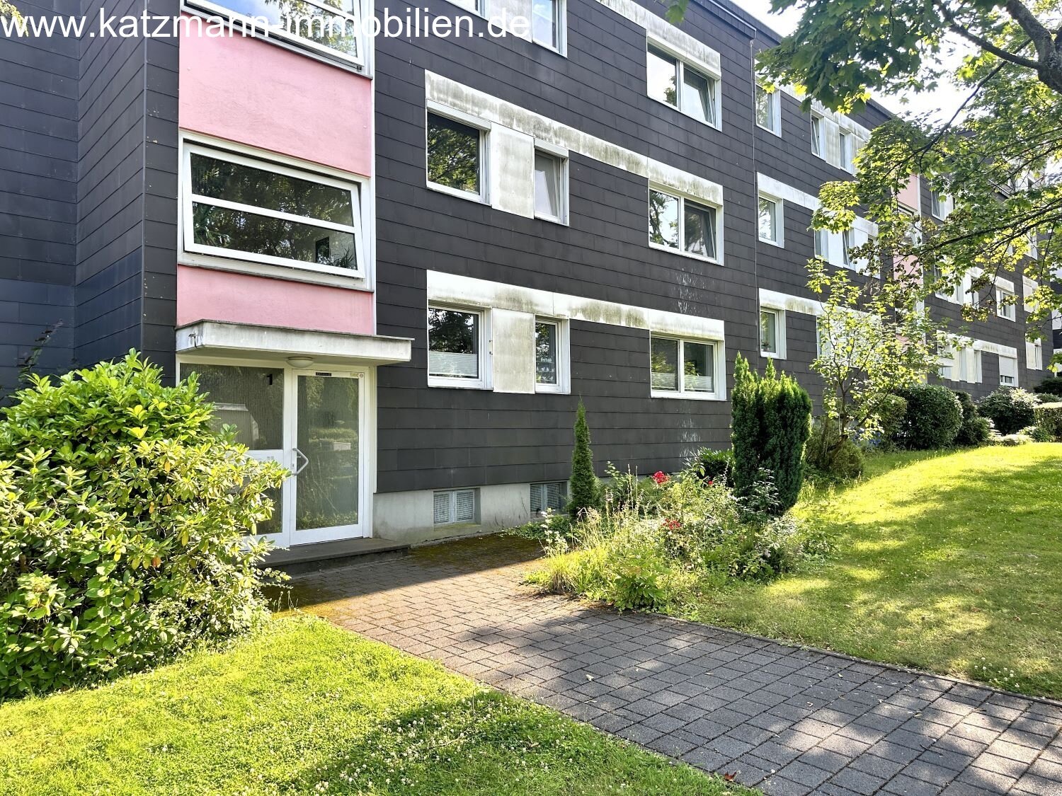 Charming, bright 2½-room apartment with loggia and very good layout for sale in Brühl-Kierberg