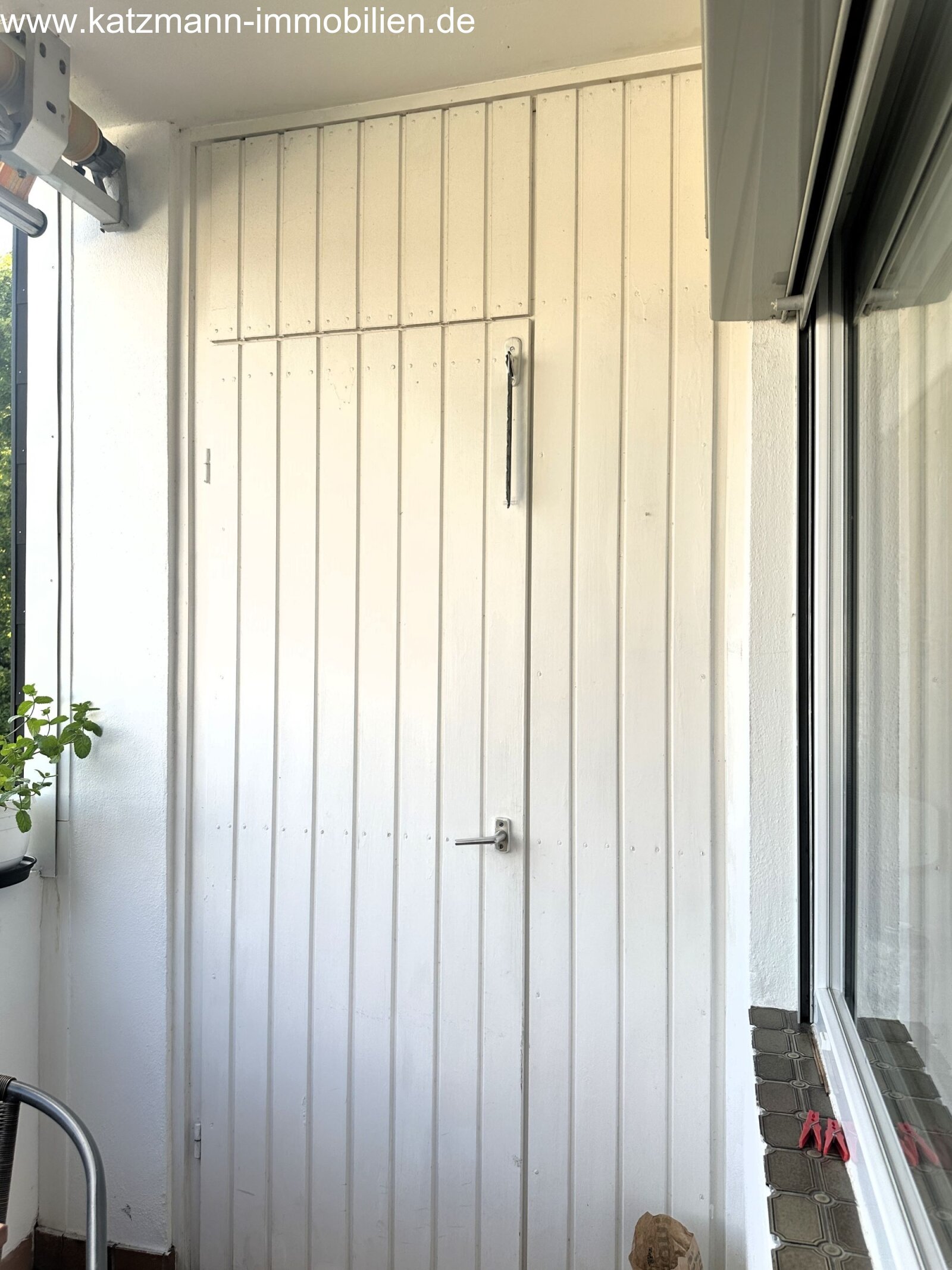 Charming, bright 2½-room apartment with loggia and very good layout for sale in Brühl-Kierberg