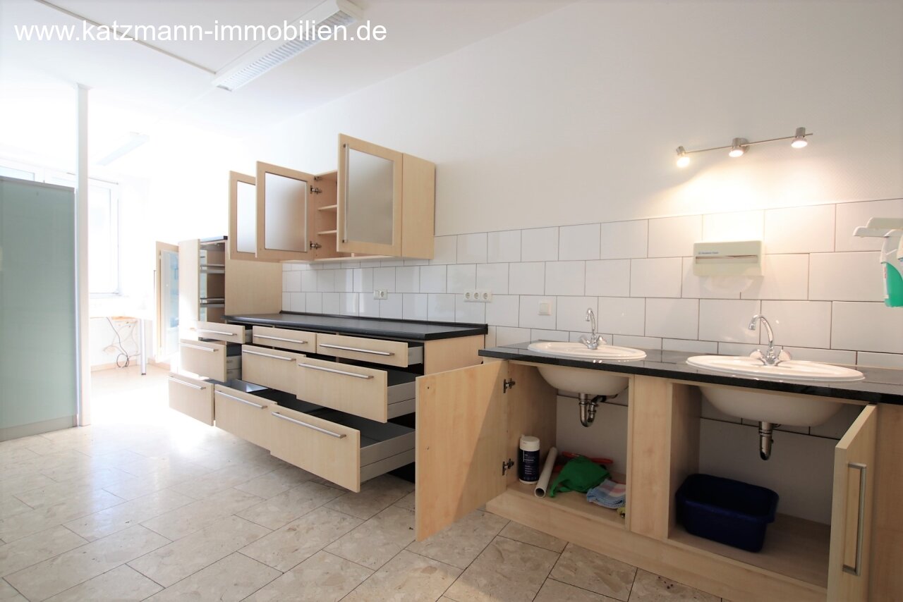 Established medical practice and representative residential building for sale in the town center.