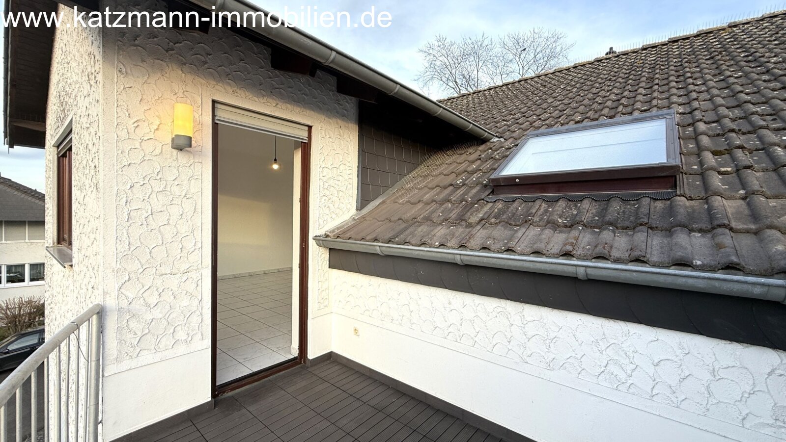 Exceptional 3-4 room apartment for sale, including roof terrace, cellar, attic, and parking space.