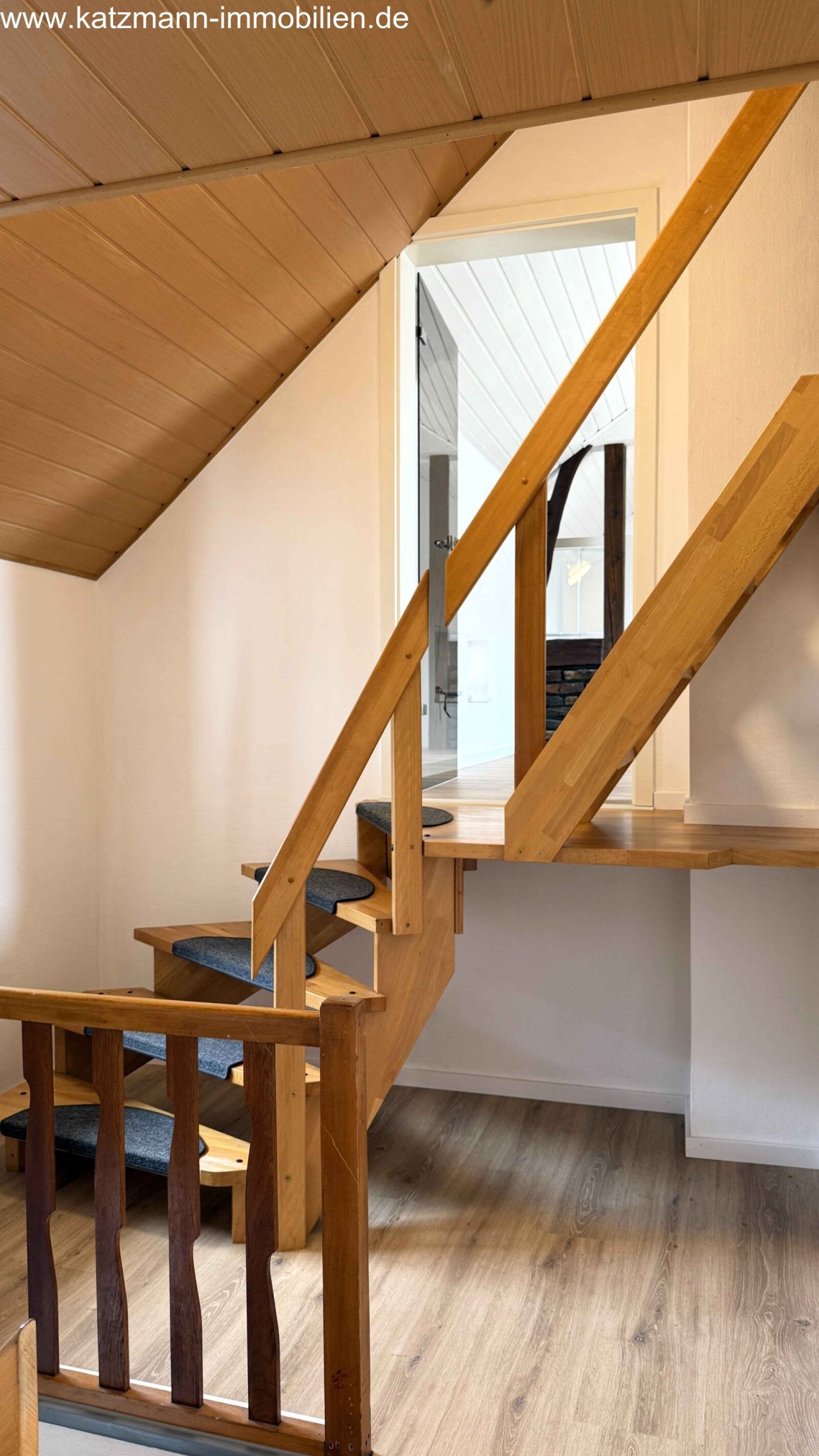 Treppe zum Wohn-/Esszimmer im OG (Anbau)