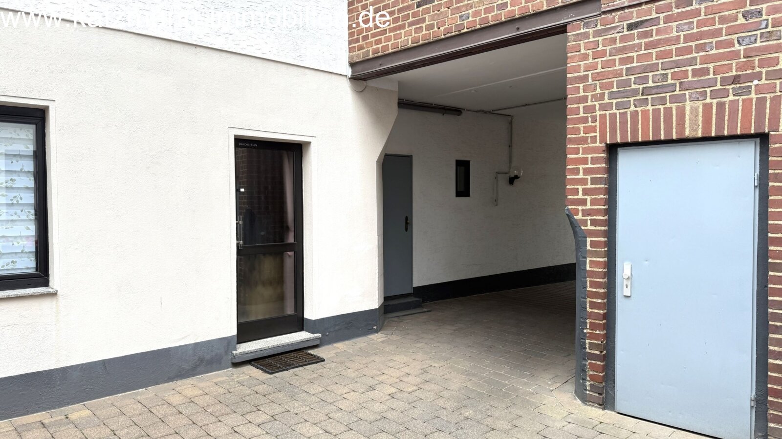 WuG - Eingangstür Wohnung im EG