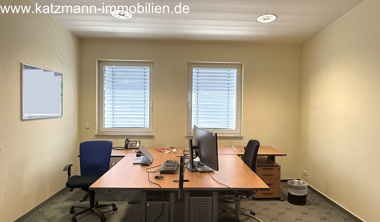 Exklusives Büro-/Verwaltungs-/Schulungsgebäude mit Staffelgeschoss u. großem Grundstück (3.001 m²) zu verkaufen