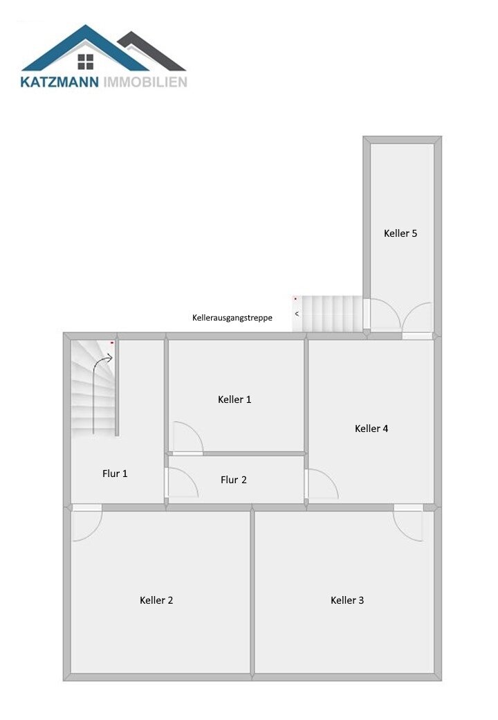 Multi-family house + garages + 747 m² large property for sale