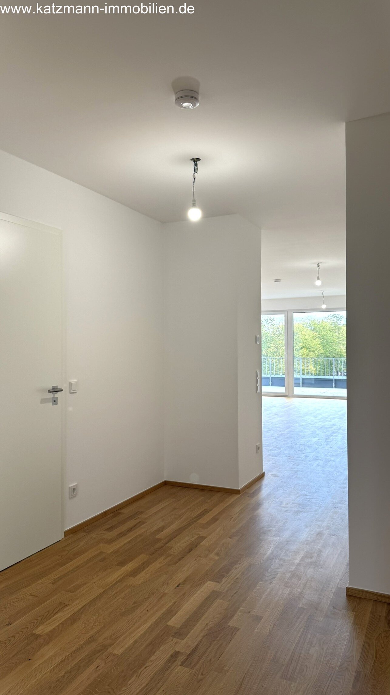 Exklusive Penthouse-Wohnung mit TG-Stellplatz zu vermieten – barrierefrei u. zentrumsnah