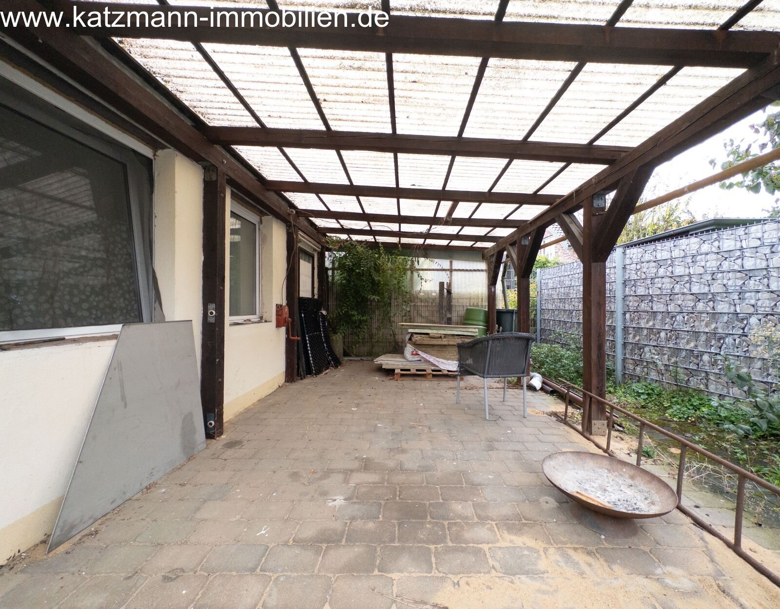 Freistehendes Einfamilienhaus mit viel Platz und guter Lage, großer Innenhof inklusive