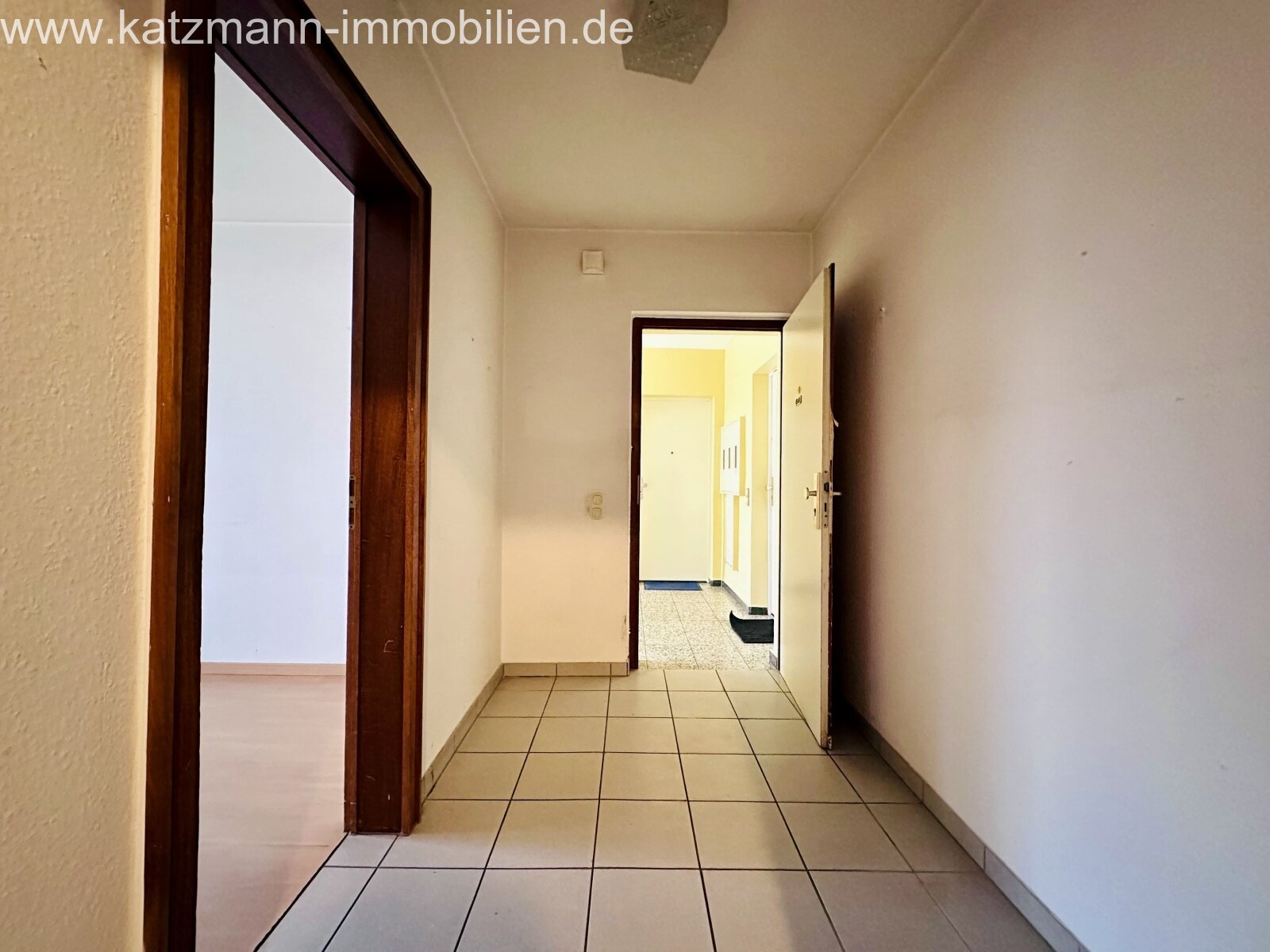 Toplage – Soforteinzug möglich: Helle 3-Zimmerwohnung mit 2 Loggien zu verkaufen