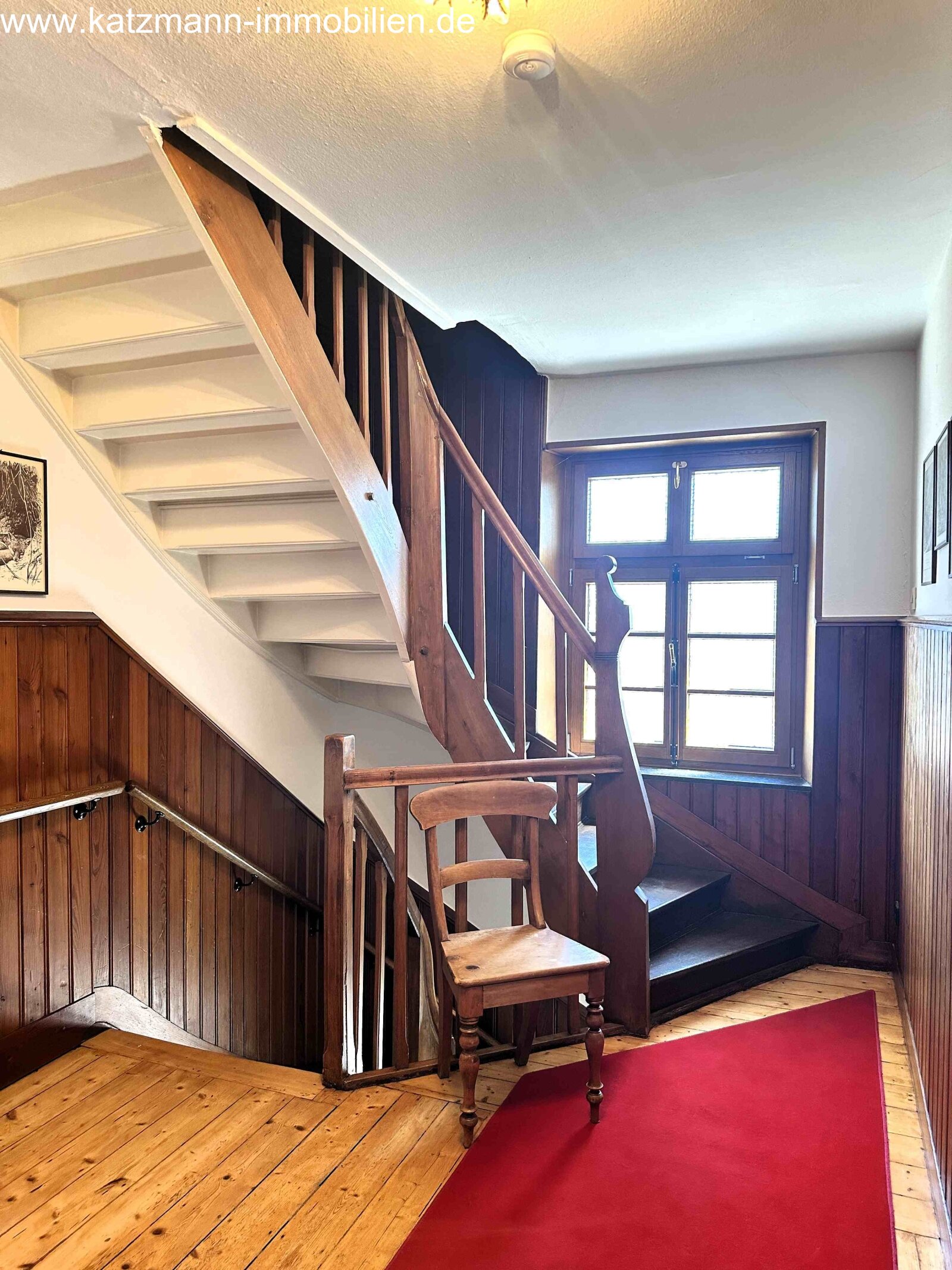 2 houses: a representative residential building, holiday apartment, doctor's office, and double garage (approximately 571 m² gross living area/net floor area) for sale