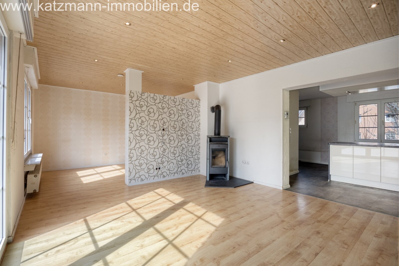 Freistehendes Einfamilienhaus mit großem Garten zu verkaufen