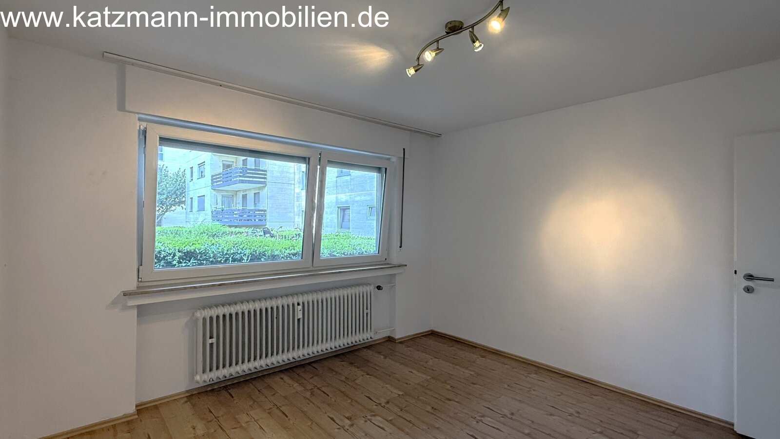 Brightly lit room with charm: modern window front and stylish wooden floor guarantee comfort!