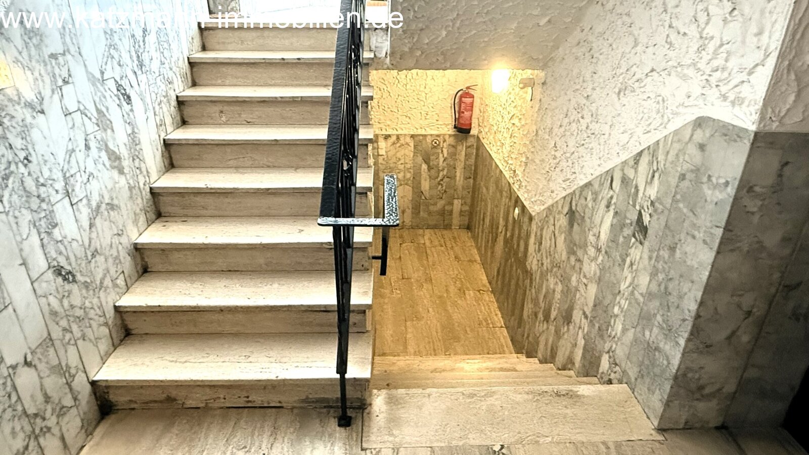 Accessible living: Comfortable staircase with integrated ramp for maximum accessibility