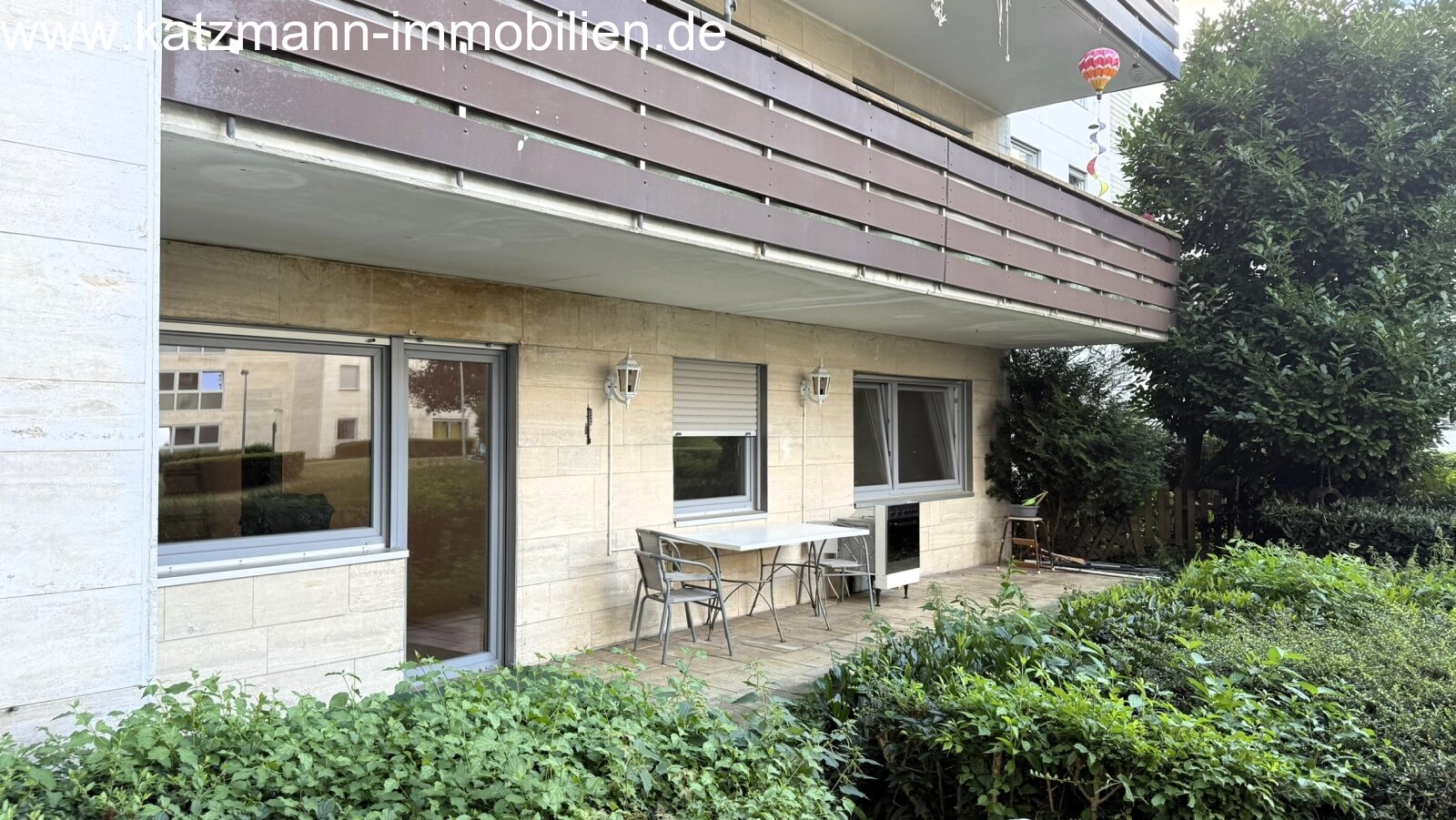 Ground floor apartment with a dreamlike terrace and garden area – your green city idyll!