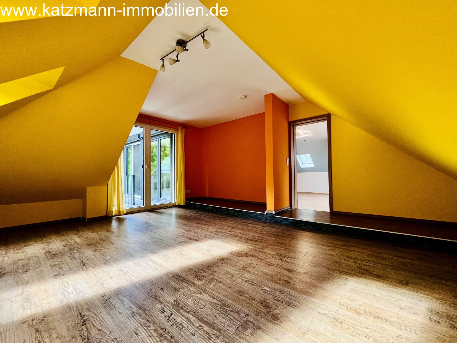 Bright attic apartment with balcony – perfect cozy retreat under the sloped roof!