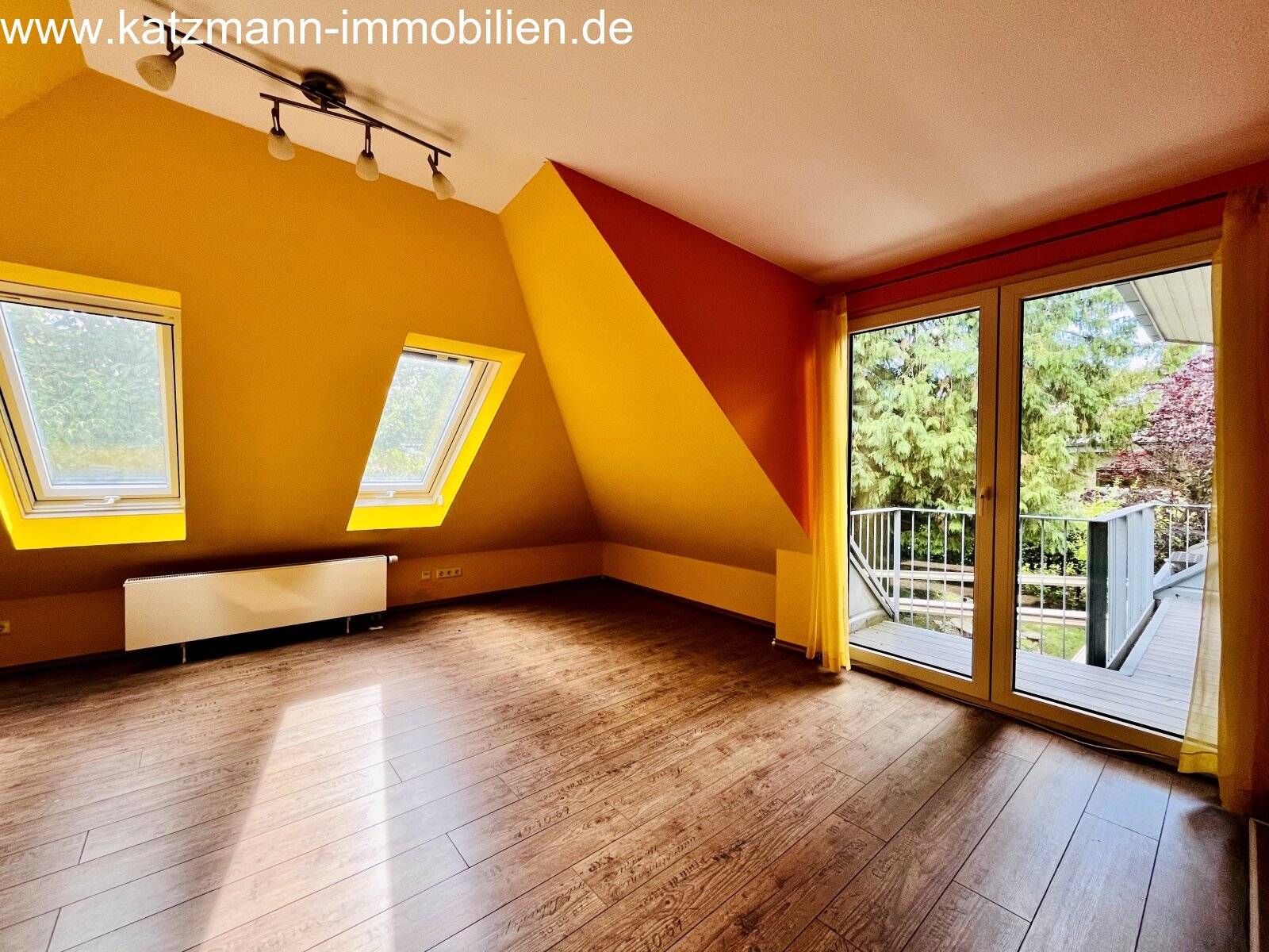 Brightly lit attic with balcony – your new home under the sloped roof!