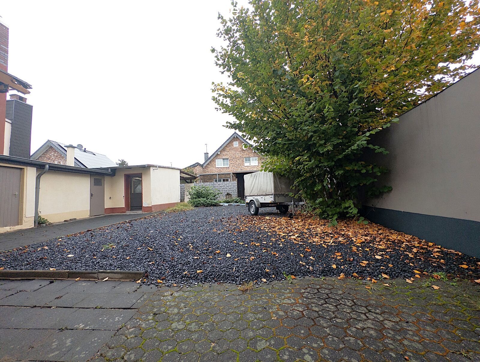 Comfortable parking space with charm - your safe home with trailer storage!