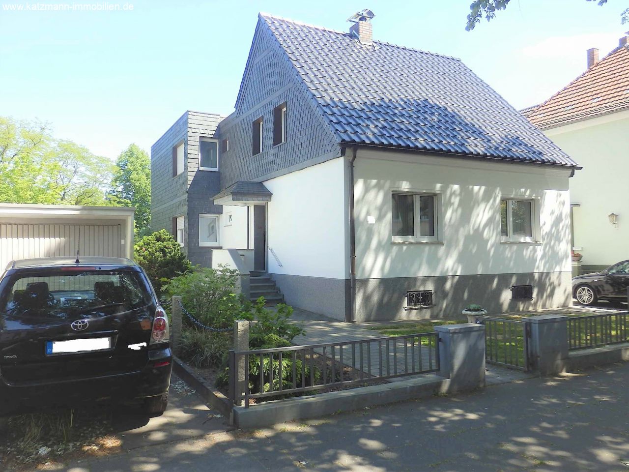 Top - Einfamilienhaus mit Garage u. Großem Garten in zentraler Lage zu vermieten 