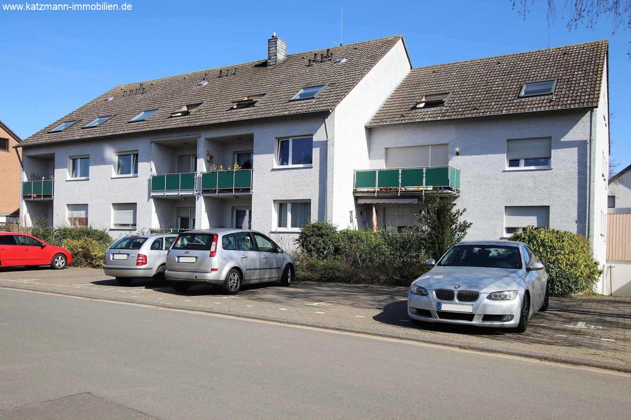 Helle 3-4 Zimmerwohnung mit Loggia, PKW-Stellplatz in schöner Lage zu verkaufen 