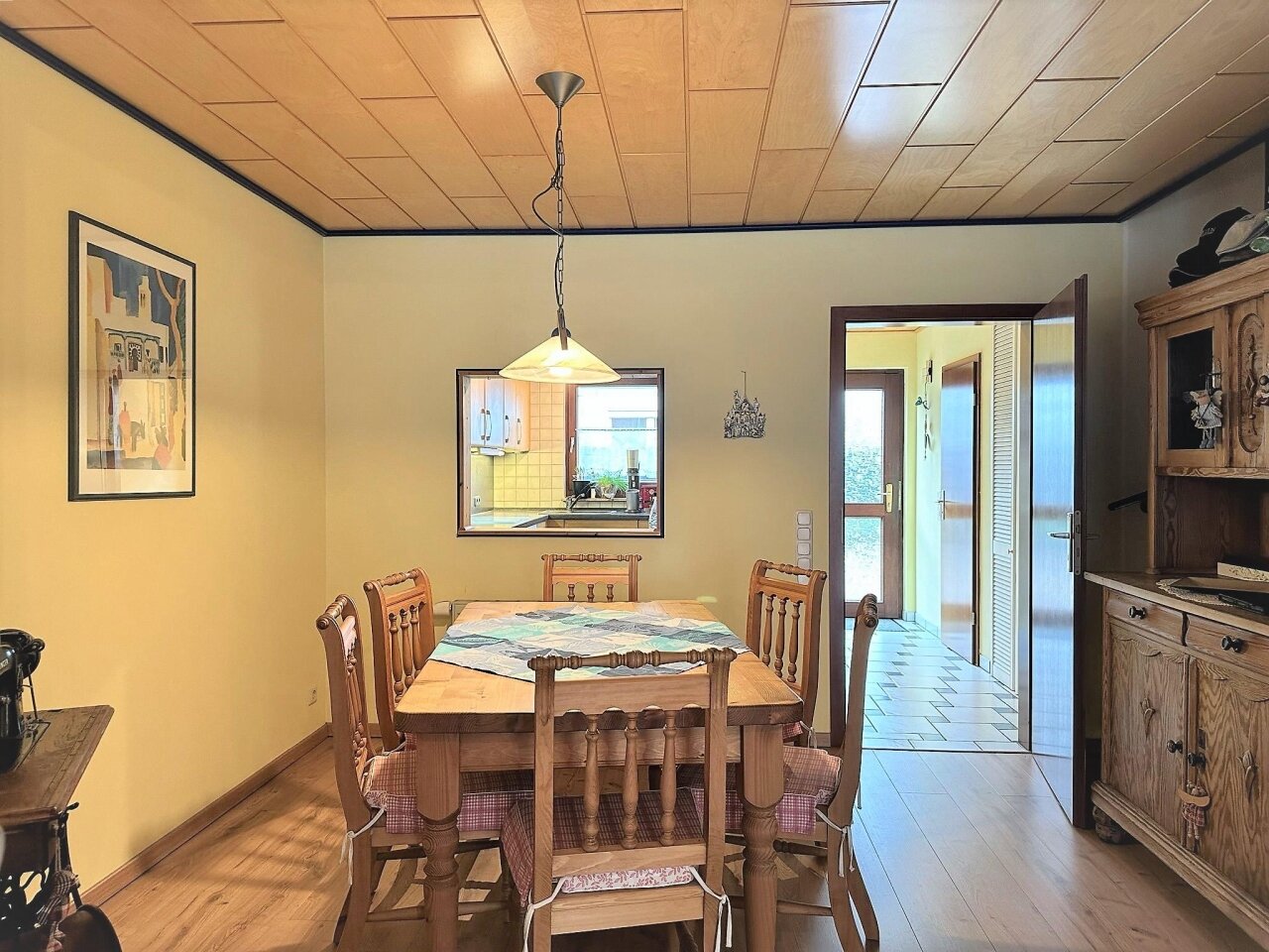 Tolles Familienhaus mit Smart-Home-Technology, 6 Zimmern, gepflegter Außenanlage und 2 Stellplätzen zu verkaufen  