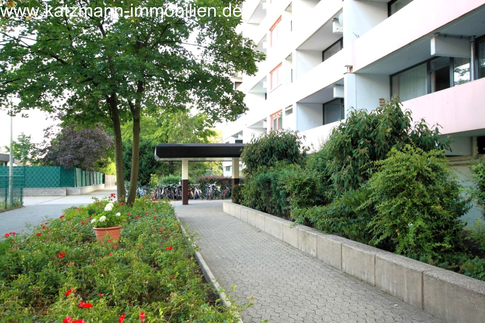 Neu renovierte 2-Zimmerwohnung mit Loggia in zentraler Lage von Liblar zu vermieten 