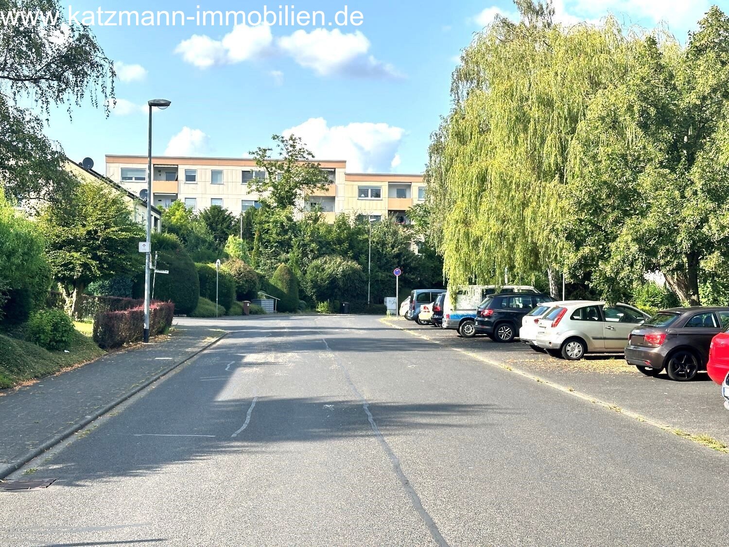 Encantadora, luminosa vivienda de 2 ½ habitaciones con logia y una excelente distribución del espacio en Brühl-Kierberg en venta.