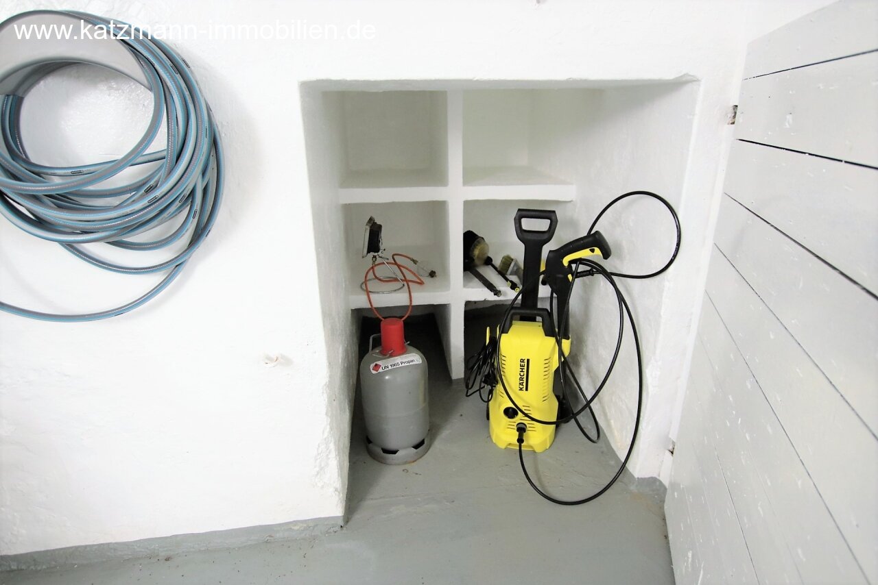 Consulta de práctica establecida y vivienda representativa en el centro del pueblo en venta