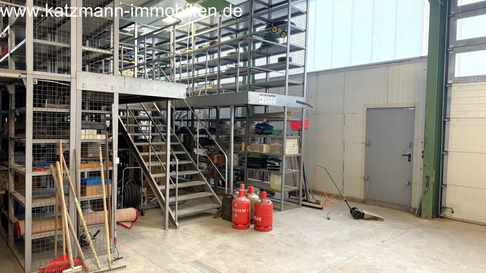 Hochregal-Lager (im Mietpreis enthalten)