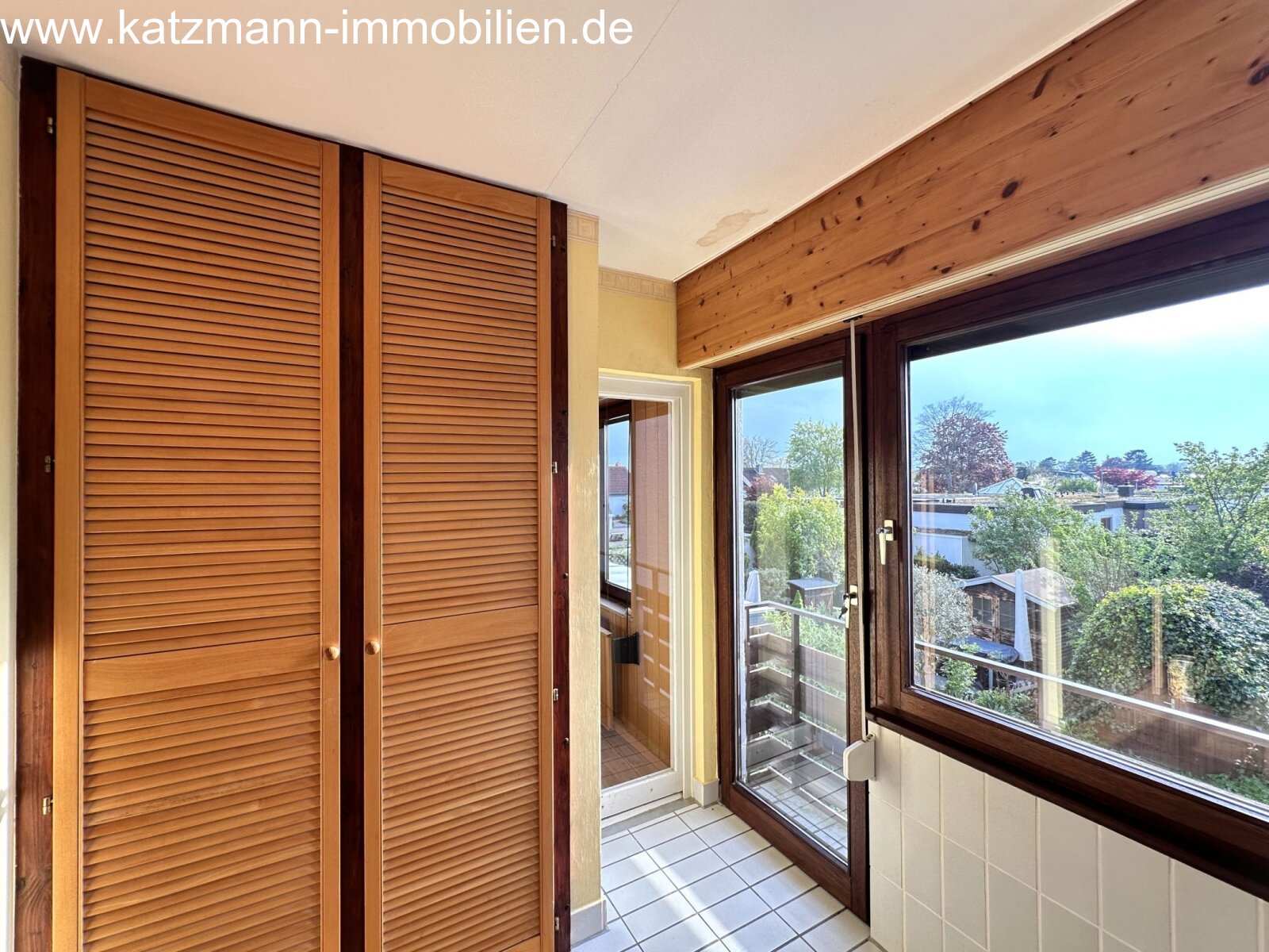 Gran casa con garaje en una hermosa ubicación de Lechenich-Süd en venta (aproximadamente a 15 minutos a pie del mercado)