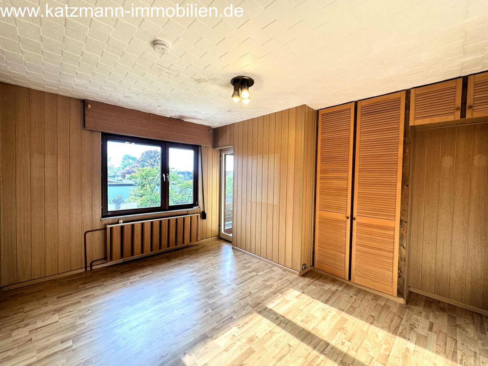 Gran casa con garaje en una hermosa ubicación de Lechenich-Süd en venta (aproximadamente a 15 minutos a pie del mercado)