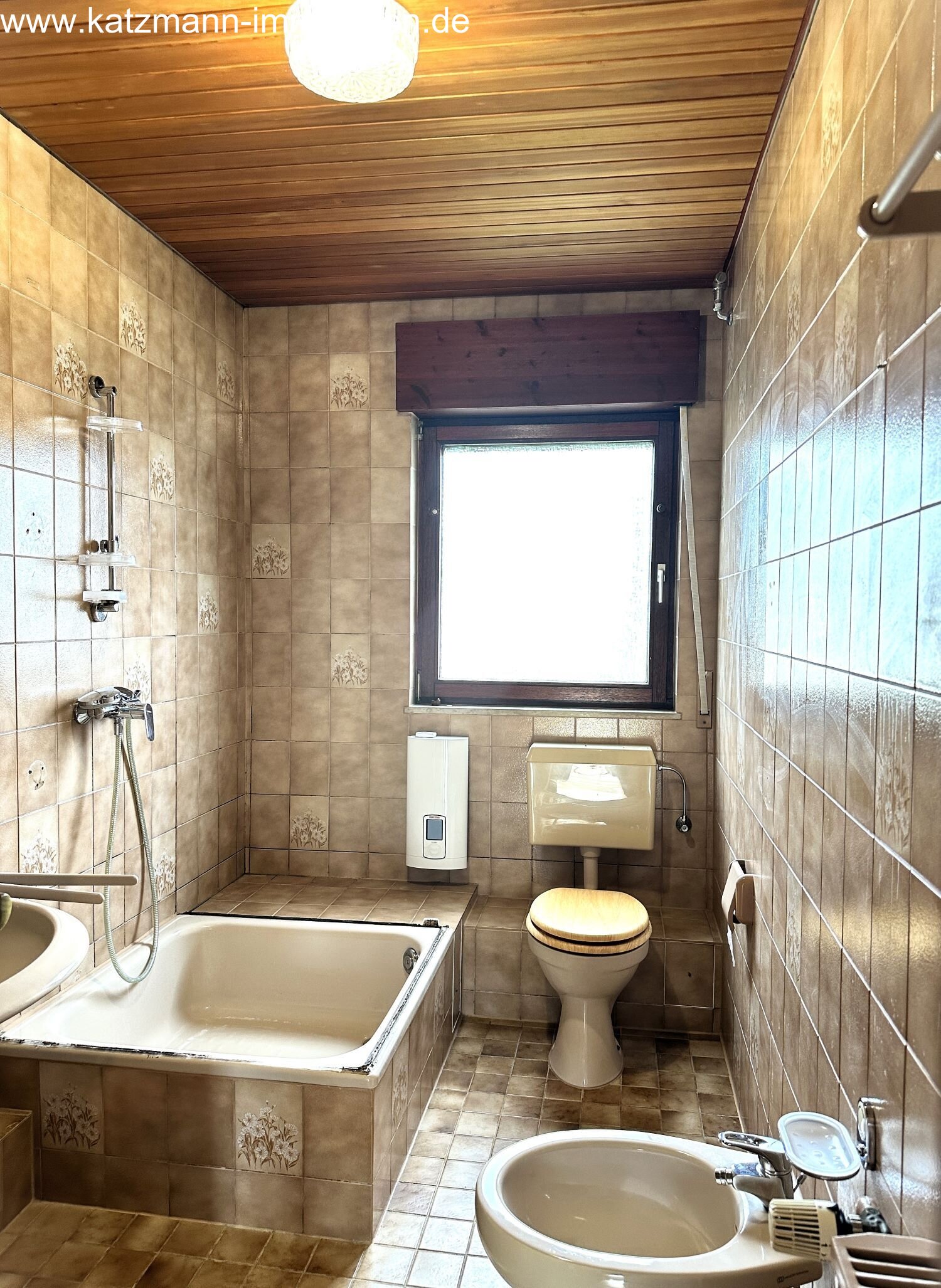 Gran casa con garaje en una hermosa ubicación de Lechenich-Süd en venta (aproximadamente a 15 minutos a pie del mercado)