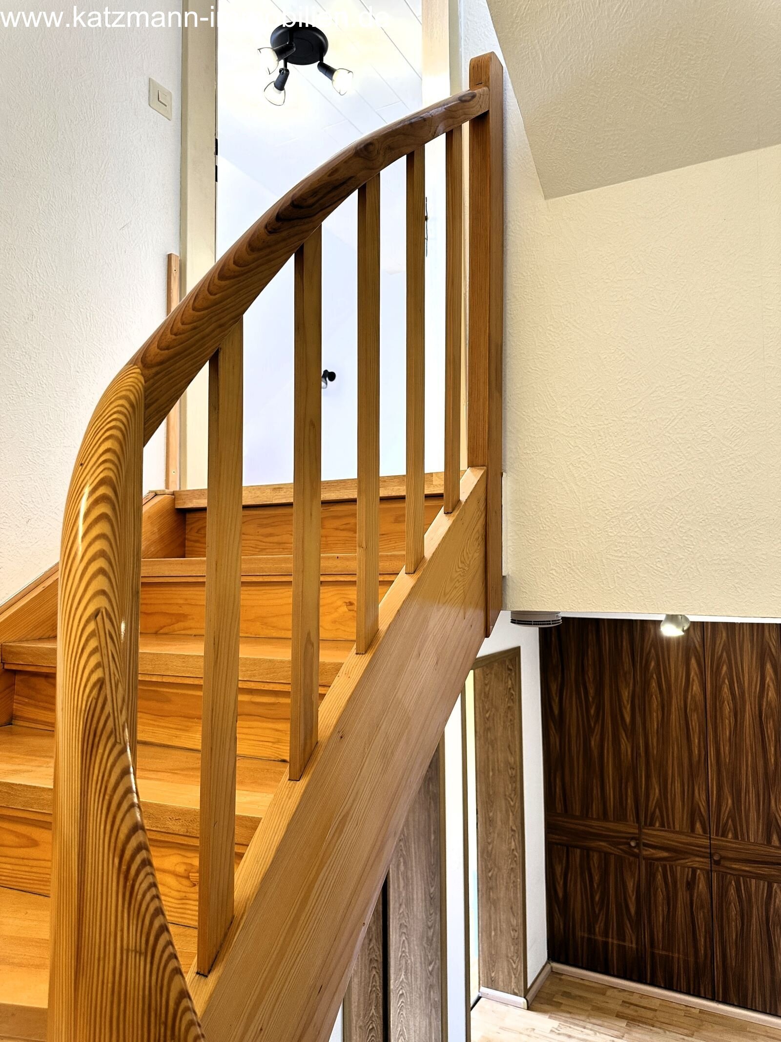 Gran casa con garaje en una hermosa ubicación de Lechenich-Süd en venta (aproximadamente a 15 minutos a pie del mercado)