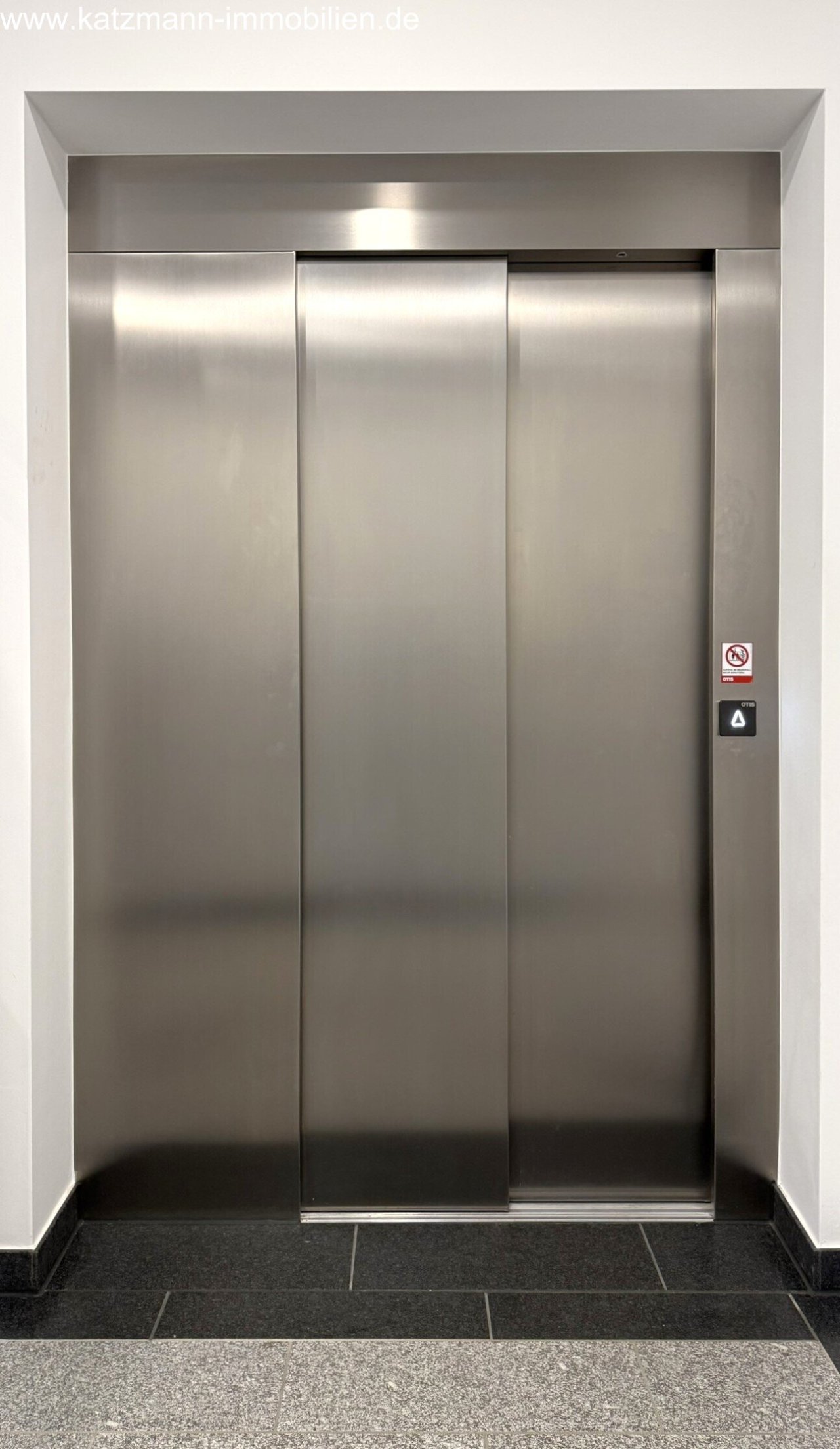 Personenaufzug (Fa. OTIS, 8 Personen - 630 KG)