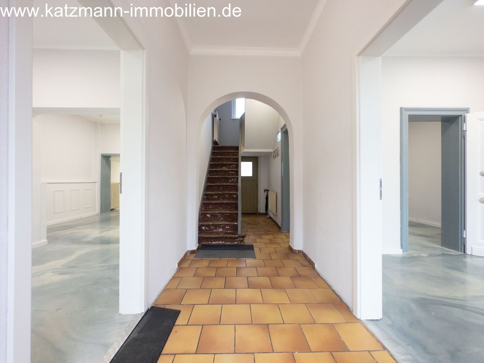 Büro-/Wohnhaus inkl. Anbau u. großen Innenhof zu verkaufen
