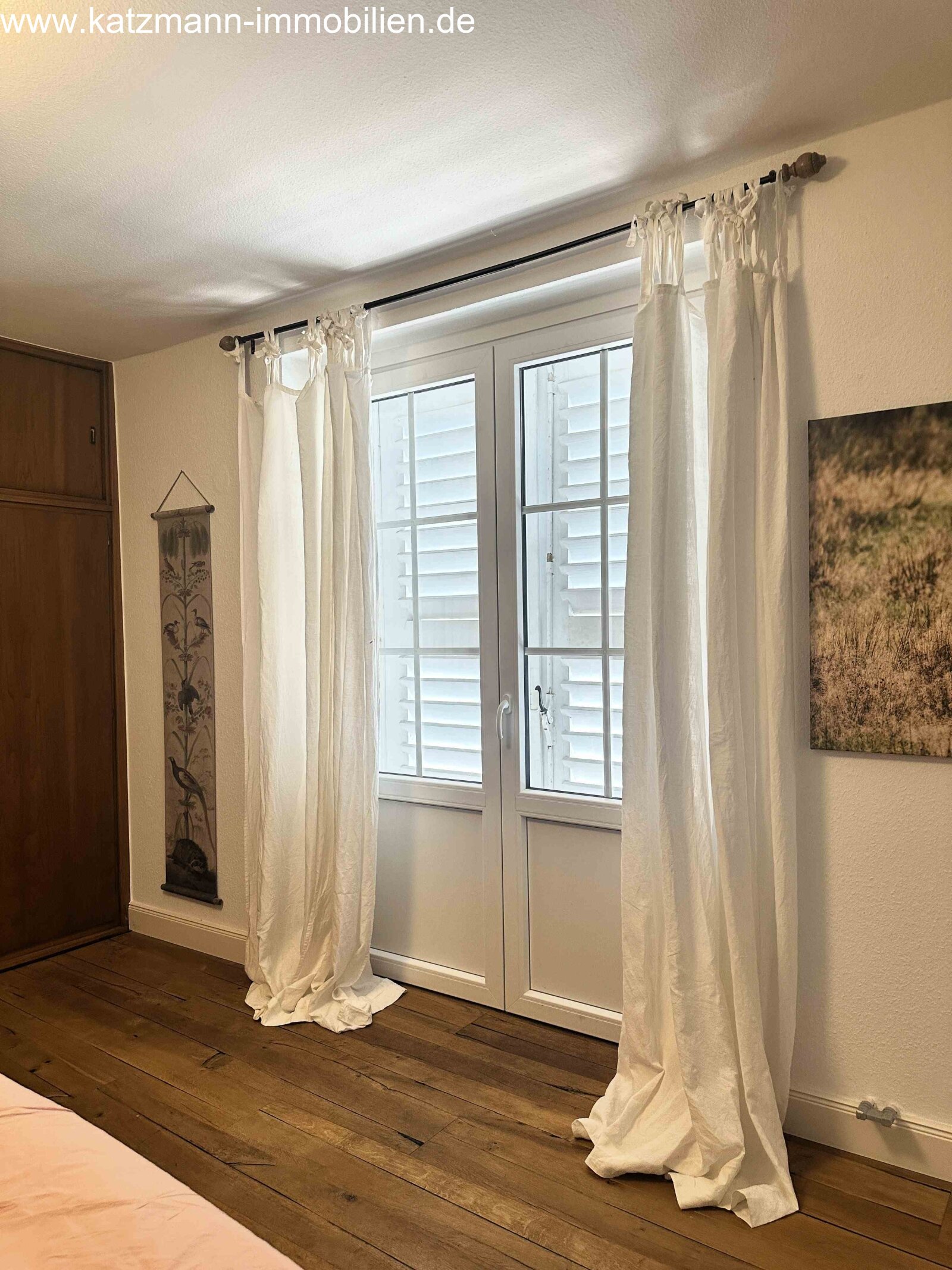 2 casas: vivienda representativa, apartamento de vacaciones, consulta médica y garaje doble (aproximadamente 571 m² de superficie útil/total) en venta