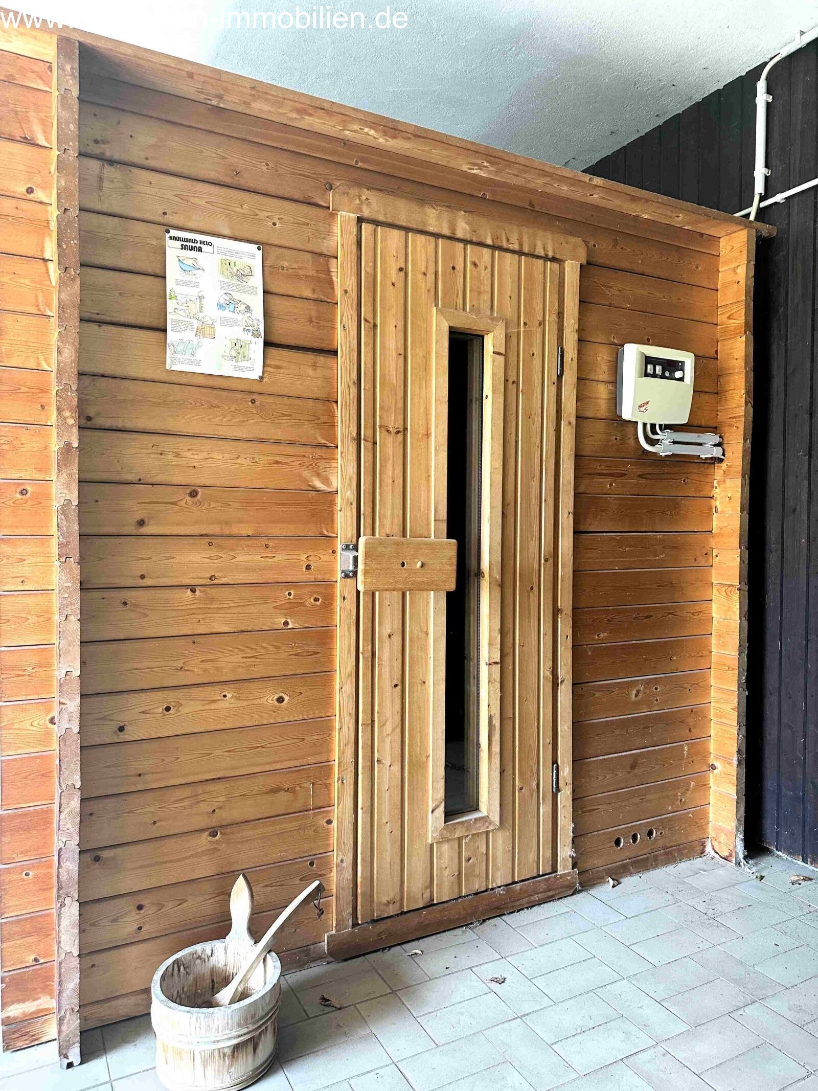 2 casas: vivienda representativa, apartamento de vacaciones, consulta médica y garaje doble (aproximadamente 571 m² de superficie útil/total) en venta