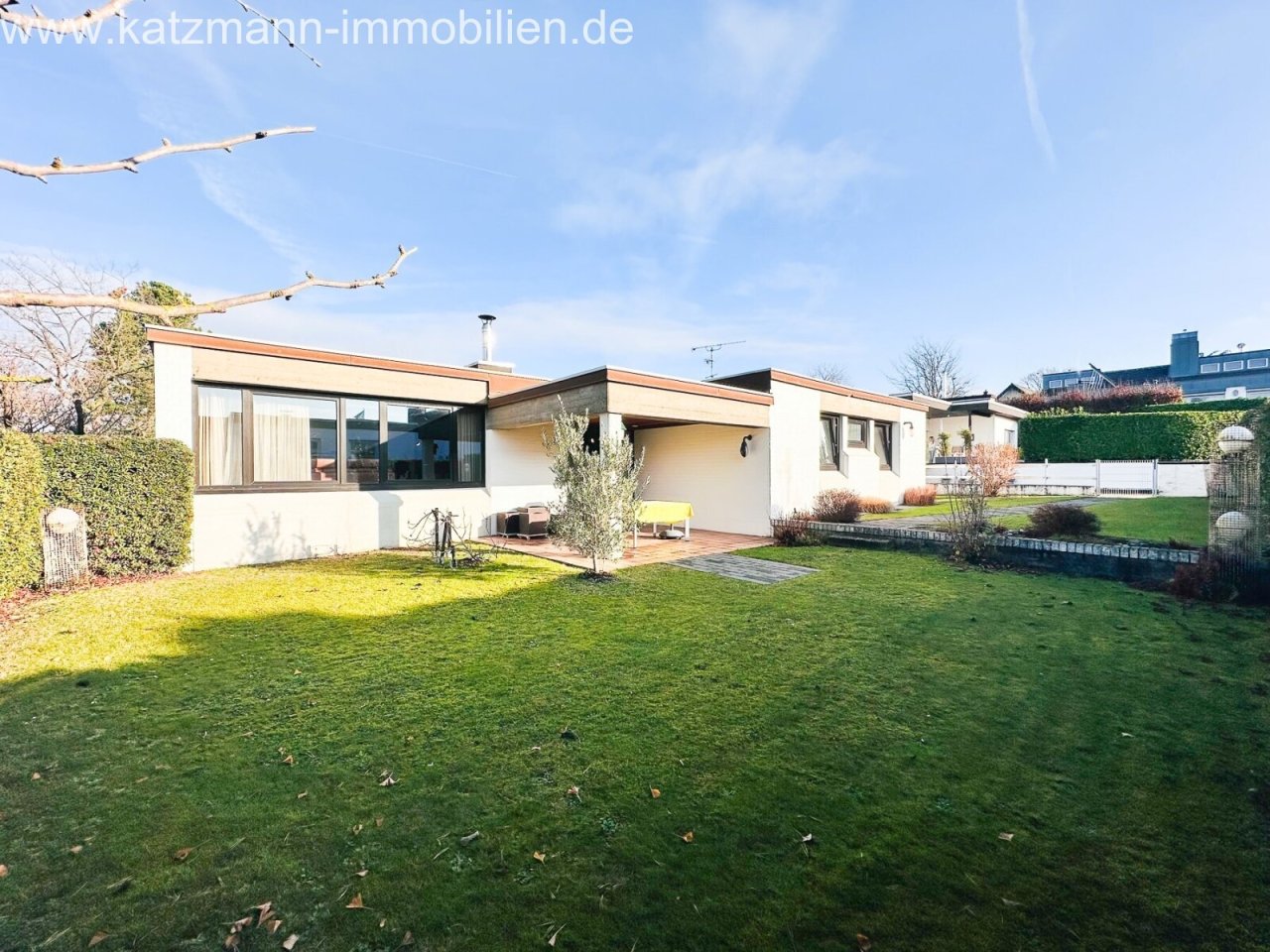 Gartenansicht mit Terrasse