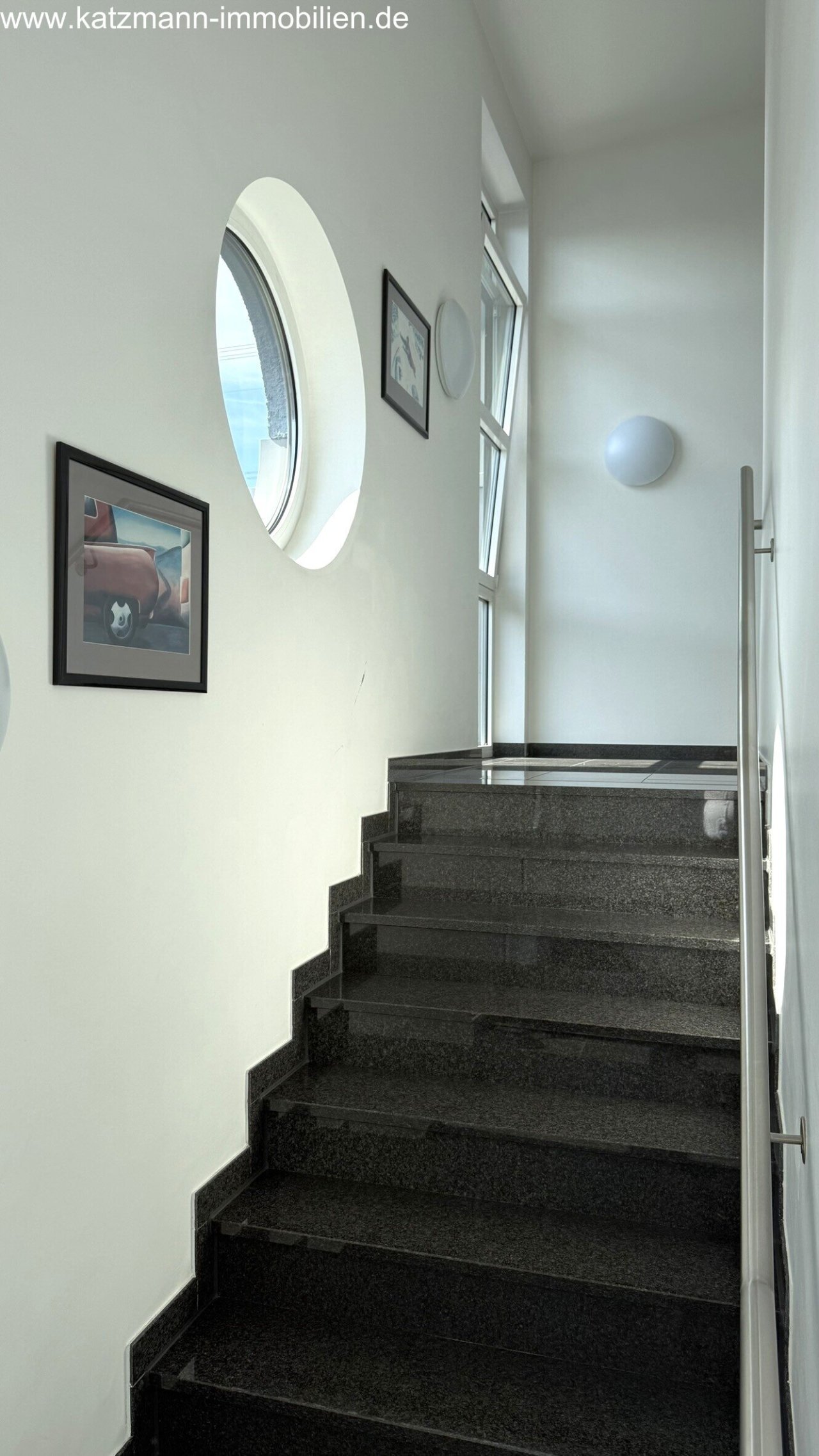 Treppe zum Staffelgeschoss (hell u. freundlich)