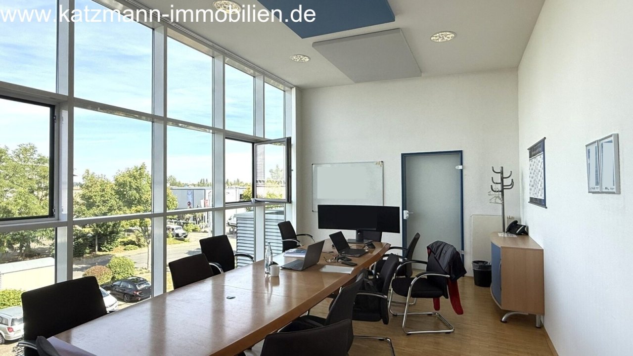 Staffelgeschoss - Heller Konferenzraum