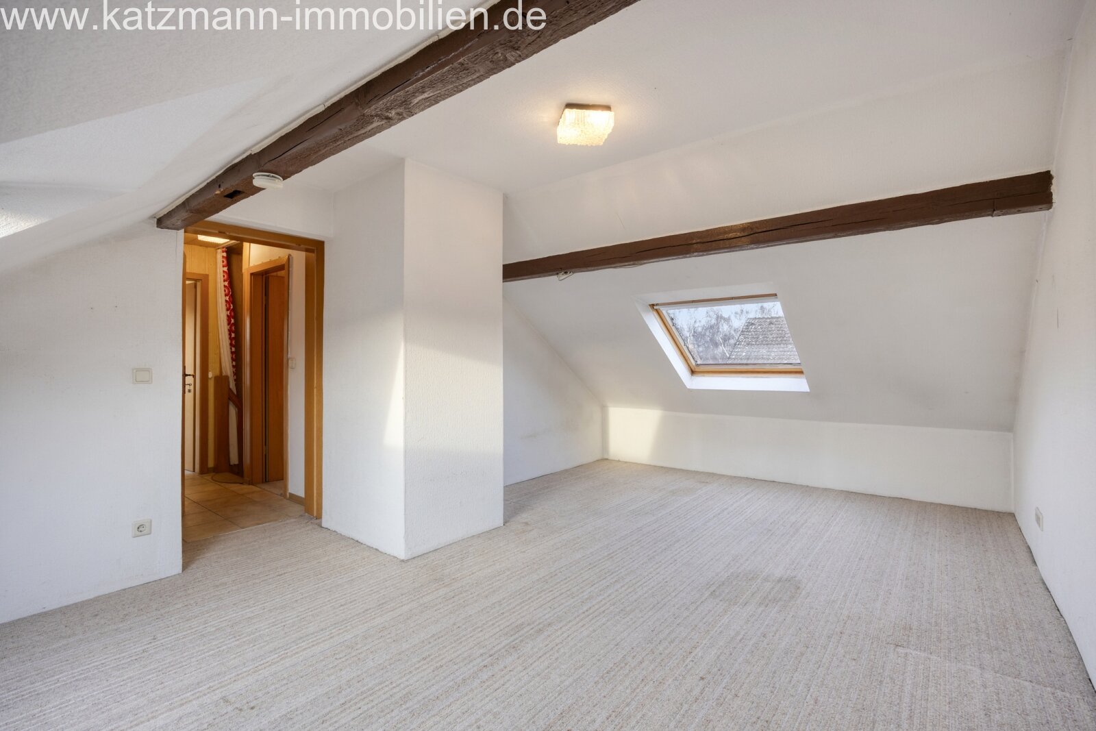 1-2 Familienhaus mit Garage - Wohnen & Vermieten kombinierbar, fußläufig zur S-Bahn-Station