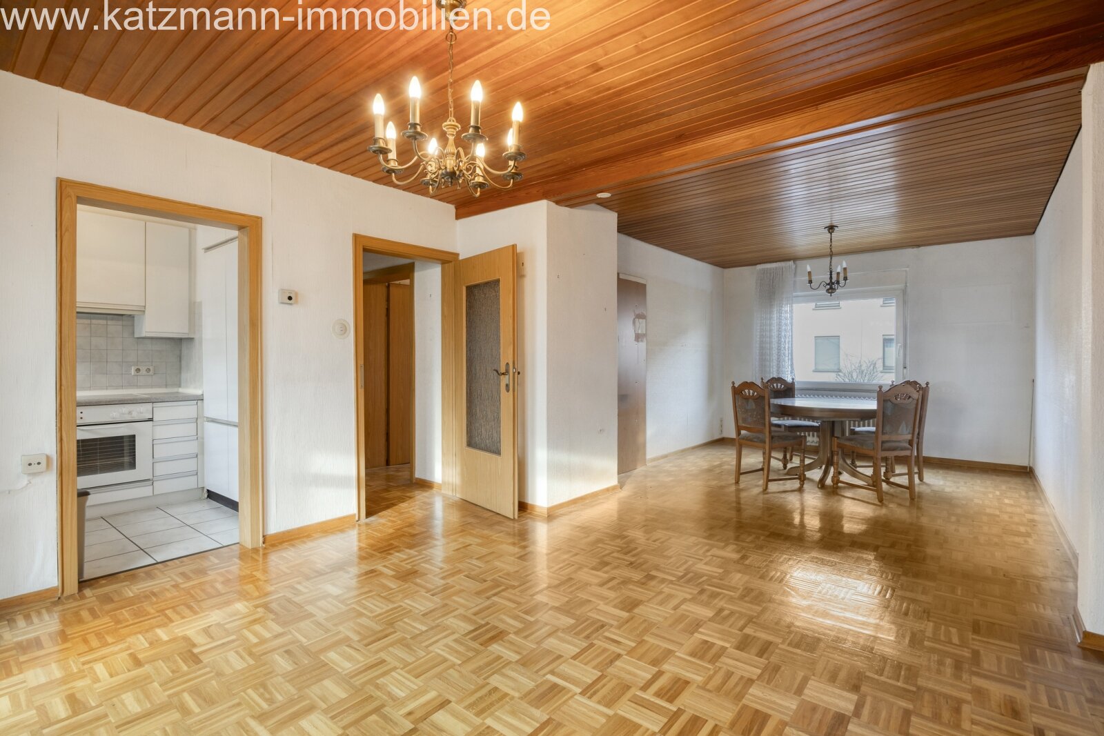 1-2 Familienhaus mit Garage - Wohnen & Vermieten kombinierbar, fußläufig zur S-Bahn-Station