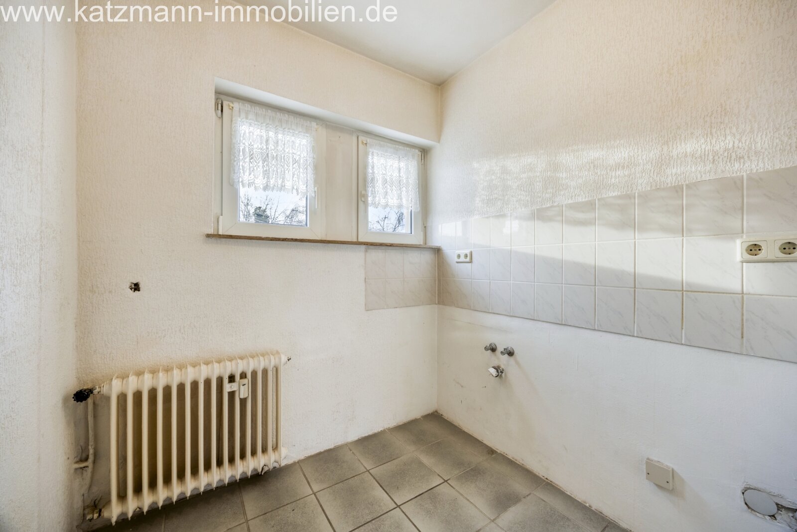 1-2 Familienhaus mit Garage - Wohnen & Vermieten kombinierbar, fußläufig zur S-Bahn-Station