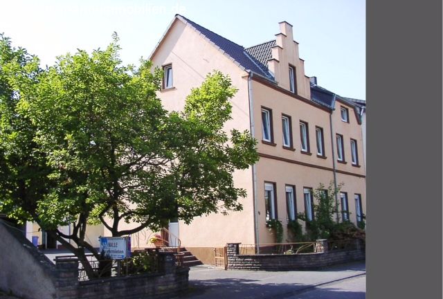 Jetzt zugreifen! Wohnhaus mit 3 Wohnungen und mehreren Stellplätzen in Toplage zu verkaufen 